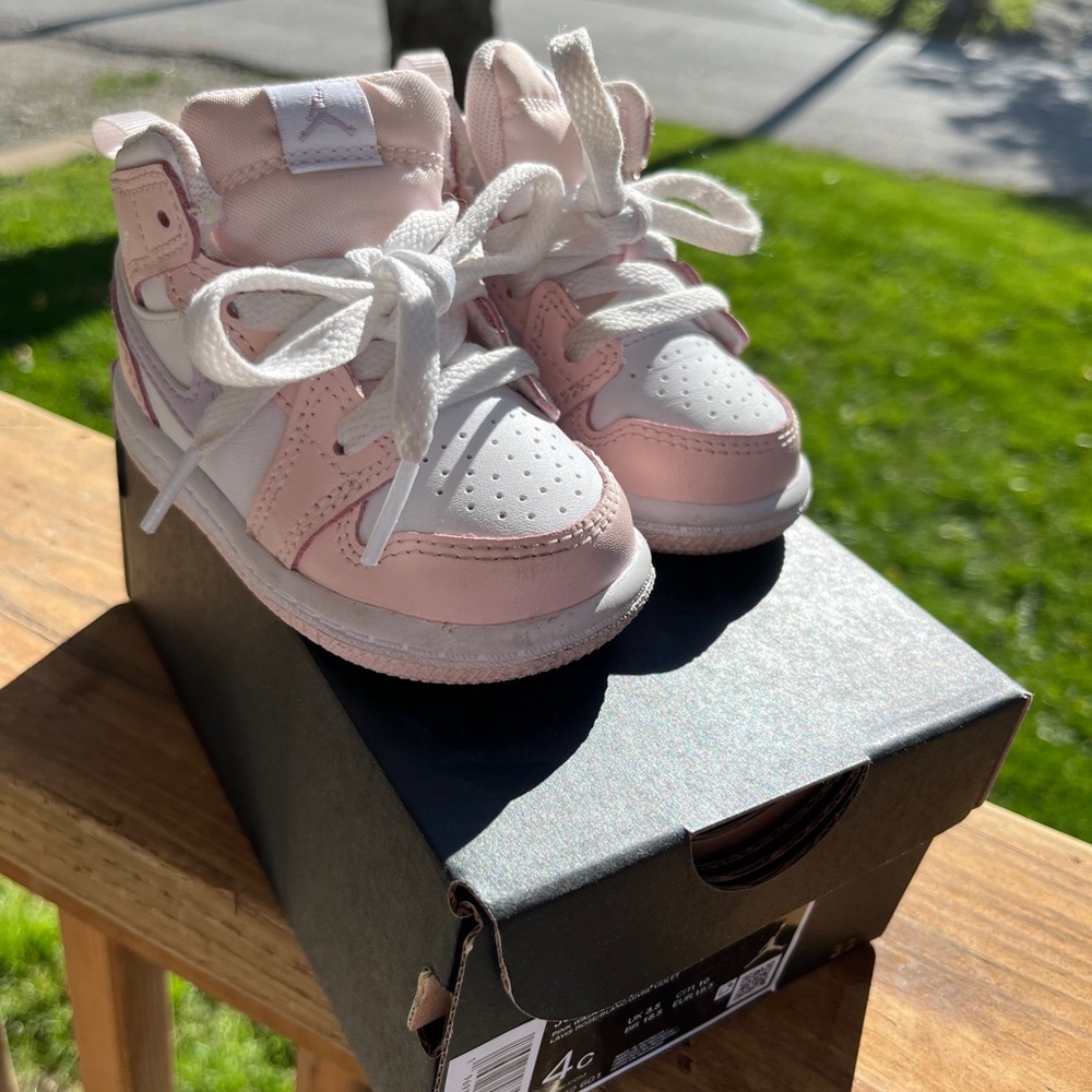 Excellent condition size 4c Jordan’s